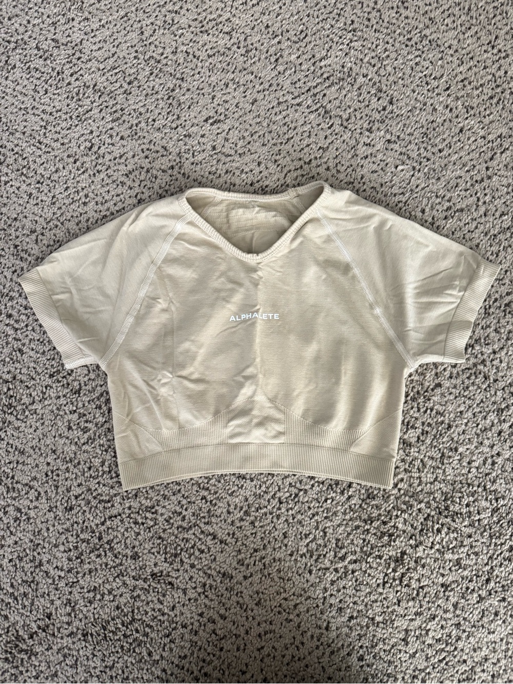Alphalete Amplify Cropped V-Neck in Light Beige
